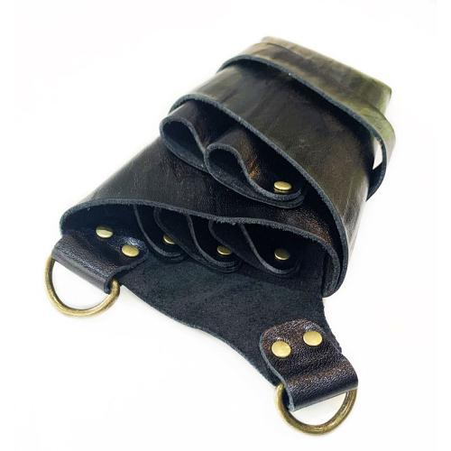 The Kobe Nero pouch has 5 scissor loops