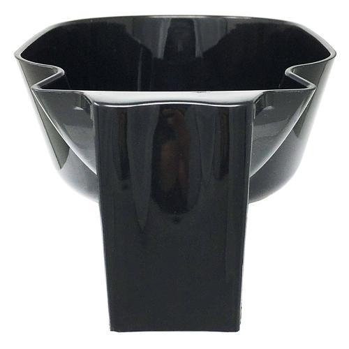 The wide handle of the Kobe Elite Tint Bowl keeps the bowl stable in use.