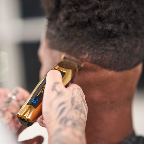 The Wahl Cordless Detailer Li Gold looks mint in use.
