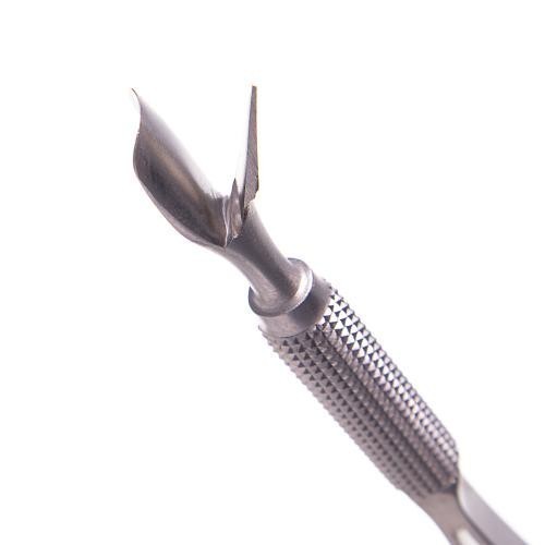 Kumi 3-in-1 Nail Pincher & Cuticle Pusher Detail top