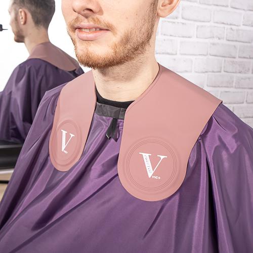 Vic Master Cutting Collar In The Salon